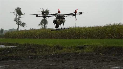 Pemkab Kediri Luncurkan Program Drone Untuk Petani Milenial