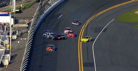 Daytona 500 Practice Starts Off with Five-Car Crash - autoevolution