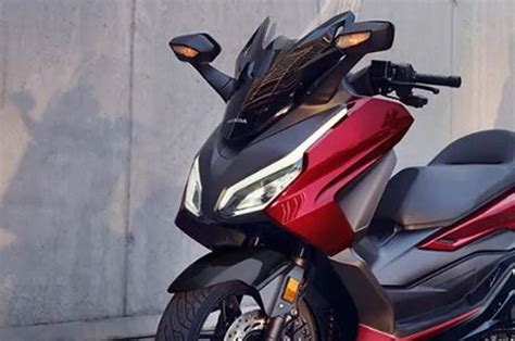 Pilihan Skutik Nyaman Buat Touring Intip Harga Honda Forza Per