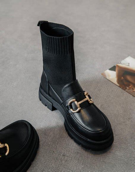 Mocassins noirs à chaussette montante et détail doré