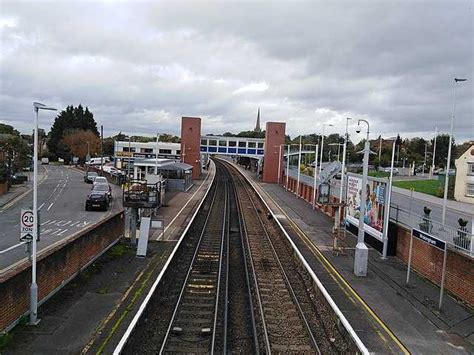 Wokingham Railway Station Wikiwand