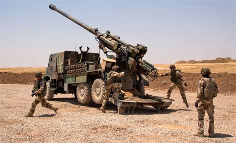 US Army wants to replace both its main howitzers with one large cannon