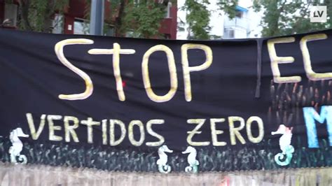 Decenas De Personas Protestan En Murcia Contra Las Soluciones De