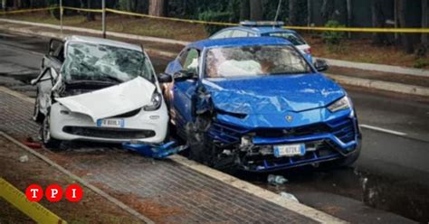 Incidente Roma I Testimoni Il Suv Ha Trascinato La Smart