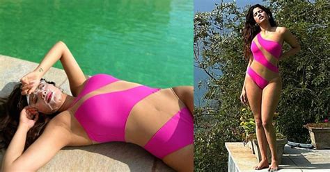 Janhvi Kapoor Stuns In A Hot Pink Bikini