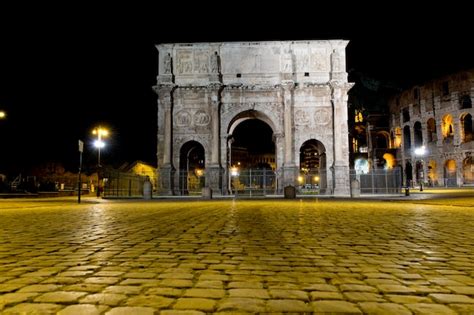 Premium Photo Arch Of Constantine Colosseum Rome Night View