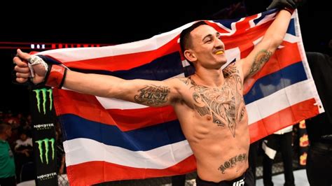 Injury Stoppage Gives Holloway Win Over Oliveira At Ufc Saskatoon Tsnca