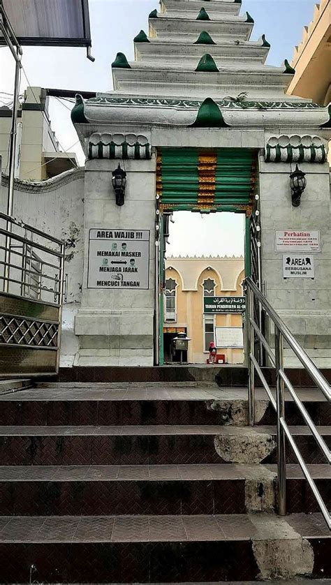 Masjid Sunan Giri Gresik Masjid Ainul Yaqin Kec Kebomas Kab