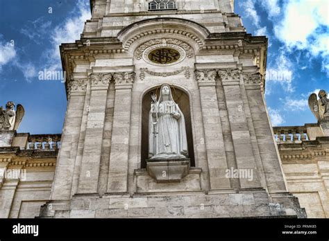 Detalles Del Santuario De Fátima Portugal Uno De Los Más Importantes