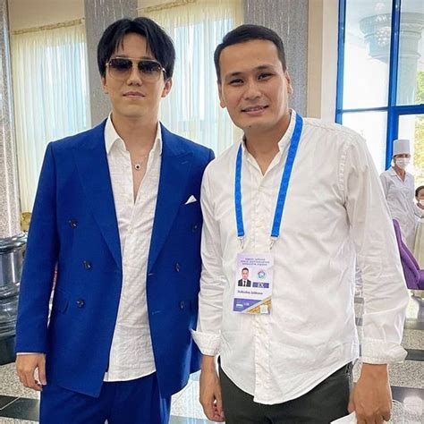 Pin Di Silvia Beeskow Su Dimash Qudaibergen Divertimento