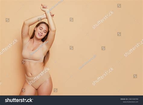 Femmes Complètement Nues Moitier Nu Stock Photos 1 147 Images