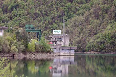 Esplosione Alla Centrale Idroelettrica Di Suviana Continuano Le Stragi