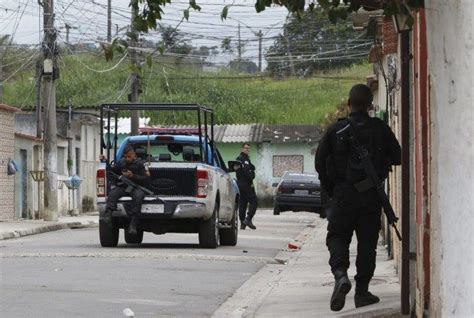 Polícia Militar Faz Operação De Combate à Milícia Na Zona Oeste Do Rio