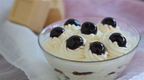 Tiramisu Au Chocolat Blanc Et Aux Cerises Amarena Recette Dessert Facile