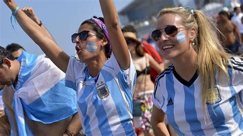 Mundial 2014 Brasil Y Argentina Se Miden En Las Gradas A La Espera De