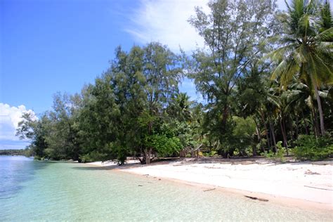 Pantai Bahuluang Selayar