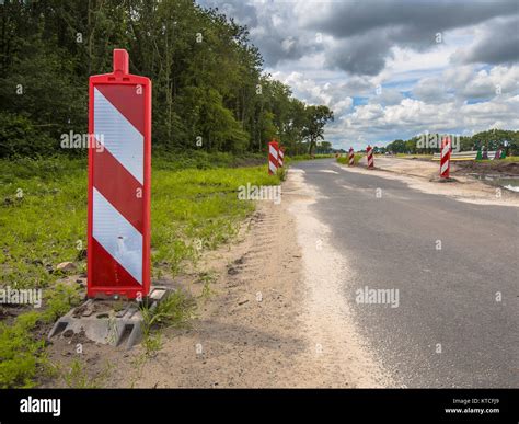 Baustellen Warnleuchte Autobahn Fotos Und Bildmaterial In Hoher