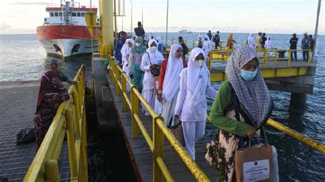 Tumpangi Kapal Latih Santri Madura Ikut Kembali Ke Pondok Pesantren