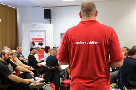 Engagiert Und Qualifiziert Ausbildung Von Ehrenamt Beim Drk In Brandenburg