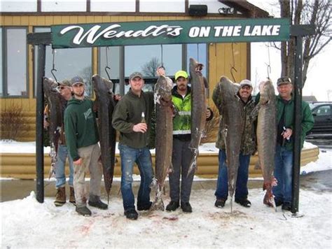 Lake Winnebago Sturgeon Spearing Headquarters: Sturgeon Spearing Opens ...