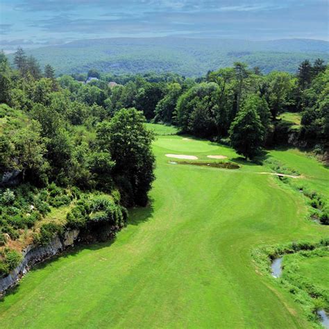 Le Parcours Du Golf De La Chassagne Est Un Golf De Trous