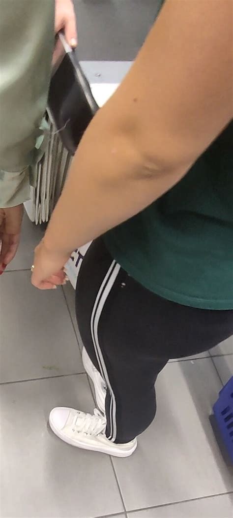 Nice Ass Waiting Line Spandex Leggings Yoga Pants Forum