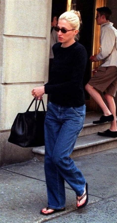 Carolyn Bessette Kennedy Leaving Her Doctors Office In NY June 11