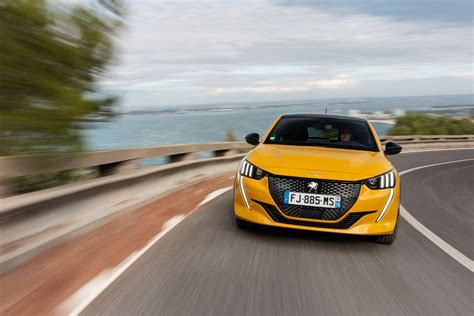 Photo Officielle Peugeot Ii Gt Line Jaune Faro Essais Pres