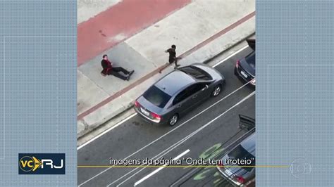 Bandidos roubam carro em frente ao estádio do Engenhão Bom Dia Rio G1