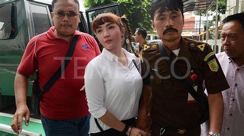 Gaya Roro Fitria Di Sidang Perdana Kasus Narkoba Tempo Co