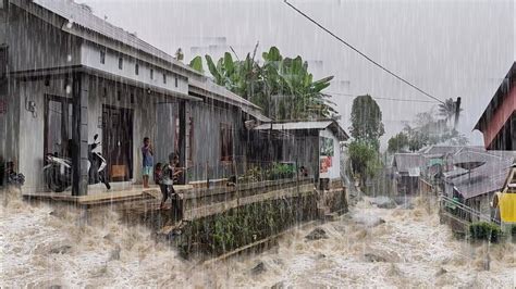 Walking In Super Heavy Rain Heavy Rain Is Afraid Of Flooding Heavy