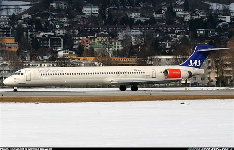 Mcdonnell Douglas Md 90 30 Scandinavian Airlines Sas Aviation