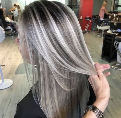 Mejores colores de cabello que lucen increíbles en morenas in 2024