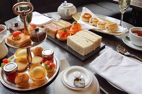 Top Tips For Afternoon Tea Etiquette Hamper Lounge