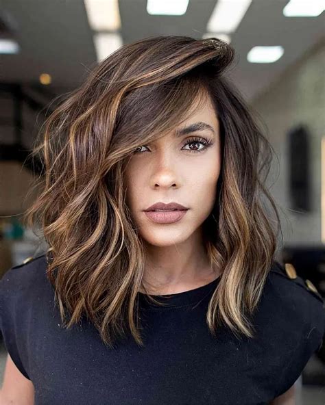 Stufenschnitt Frisuren 2023 So schön sind Trends für kurze