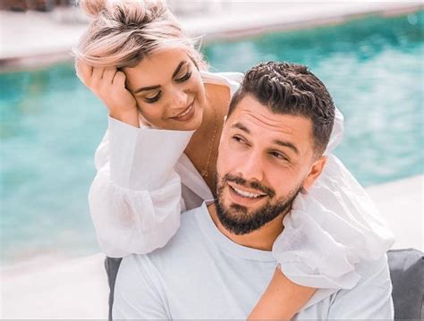 Kevin Guedj Et Carla Moreau D Couvrez La Date De Leur Mariage