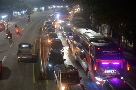 Foto Kemacetan Arus Lalu Lintas Di Kota Semarang Imbas One Way Lokal