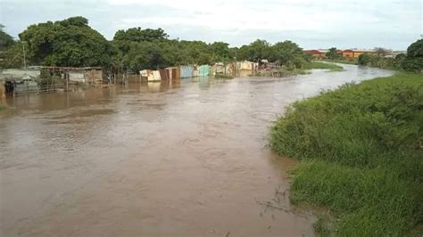 Unas 650 Viviendas Afectadas En Sucre Tras Desborde Del Río Manzanares