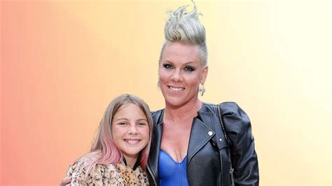 How Old Is Pinks Daughter Willow Check About Pinks Daughter Age Husband And More News