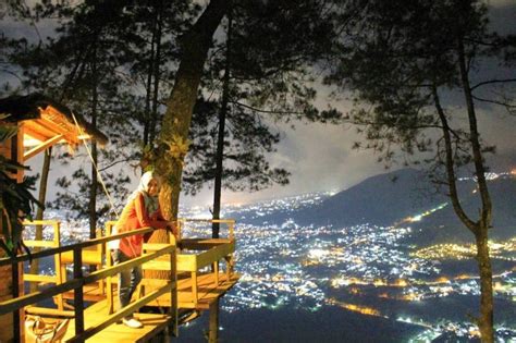 Omah Kayu Malang Menikmati Keindahan Gunung Banyak Disini