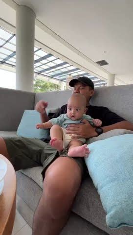 Bersama Papa Stimulasi Motorik Cara Melatih Bayi Agar Cepat Bisa Duduk