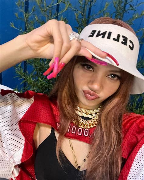 Pin Em Lisa Garotas Kpop Feminino Conselhos De Moda