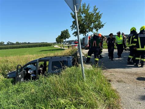 Unfall In Reichersberg Auto Durchbrach Br Ckengel Nder Ried