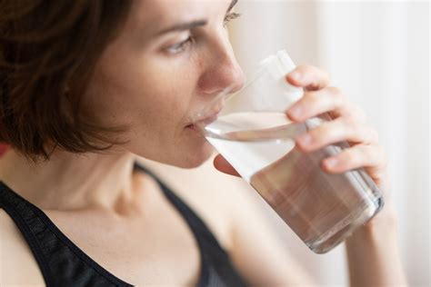 6 raisons pour lesquelles boire de leau peut vous aider à perdre du