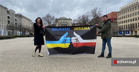 Solidarni Z Ukrain Dzi Demonstracja Na Placu Wolno Ci W Poznaniu