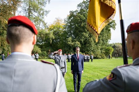 Staatskanzlei NRW on Twitter Ministerpräsident HendrikWuest verleiht