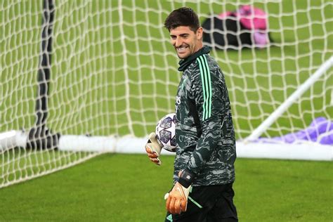 Courtois Rompe Ligamento Do Joelho Em Treino Do Real Madrid E Pode