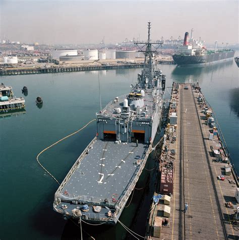 A Stern View Of The Guided Missile Frigate Uss Rodney M Davis Ffg