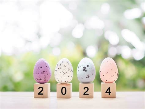 Easter eggs on wooden block with number 2024 for EASTER DAY in new year 2024 concept. 30534723 ...