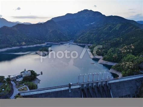 高知県本山町・土佐町 夕方の早明浦ダム No 24243662｜写真素材なら「写真ac」無料（フリー）ダウンロードok